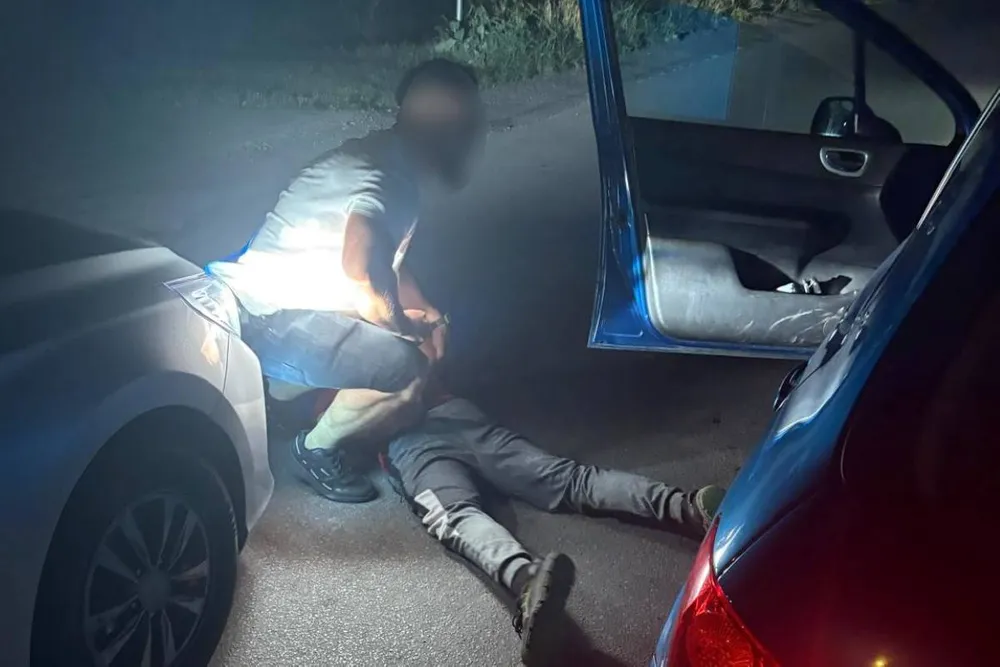 Pościg ulicami Krakowa. Policja zatrzymała dwóch pseudokibiców po pobiciu 17-latka