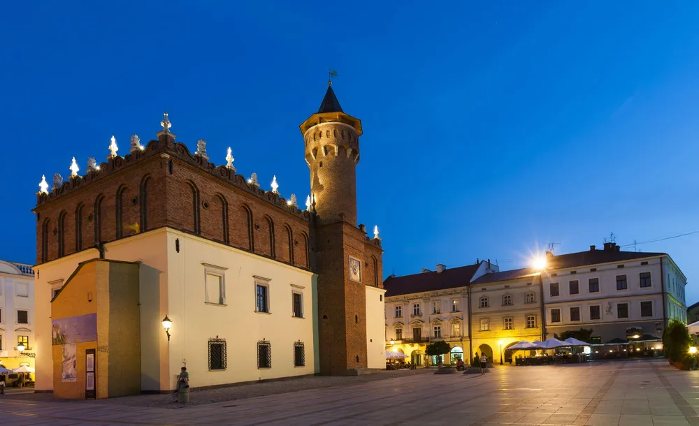 Wiedzą i pasją będą chronić historię. W Tarnowie wręczono legitymacje społecznym opiekunom zabytków