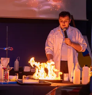 Małopolska Noc Naukowców 2025 w WSB-NLU – ponad 60 atrakcji i 1300 uczestników!