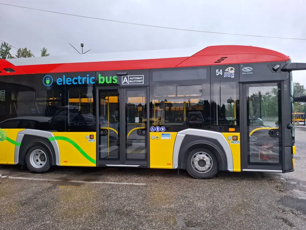 Oświęcim, Brzeszcze i Chełmek stawiają na zielony transport. Coraz więcej „elektryków” na ulicach miast