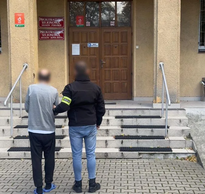 Groził lekarce i szukał jej w krakowskim szpitalu. Miał przy sobie noże