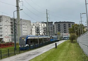 Awaria pantografu paraliżuje ruch tramwajowy na południu Krakowa. Zmiany tras i autobusy zastępcze