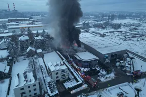 [AKTUALIZACJA] Pożar w Skawinie! Pali się hala produkcyjna