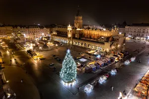 Kraków gotowy na święta! Jarmarki, prezenty od rzemieślników i karp dla mieszkańców