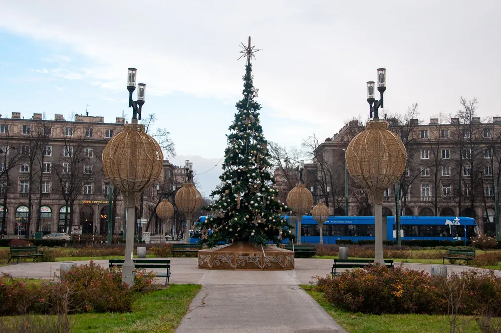 Mieszkańcy Nowej Huty przecierali oczy o poranku. Święta przyszły w tym roku naprawdę szybko [FOTO]
