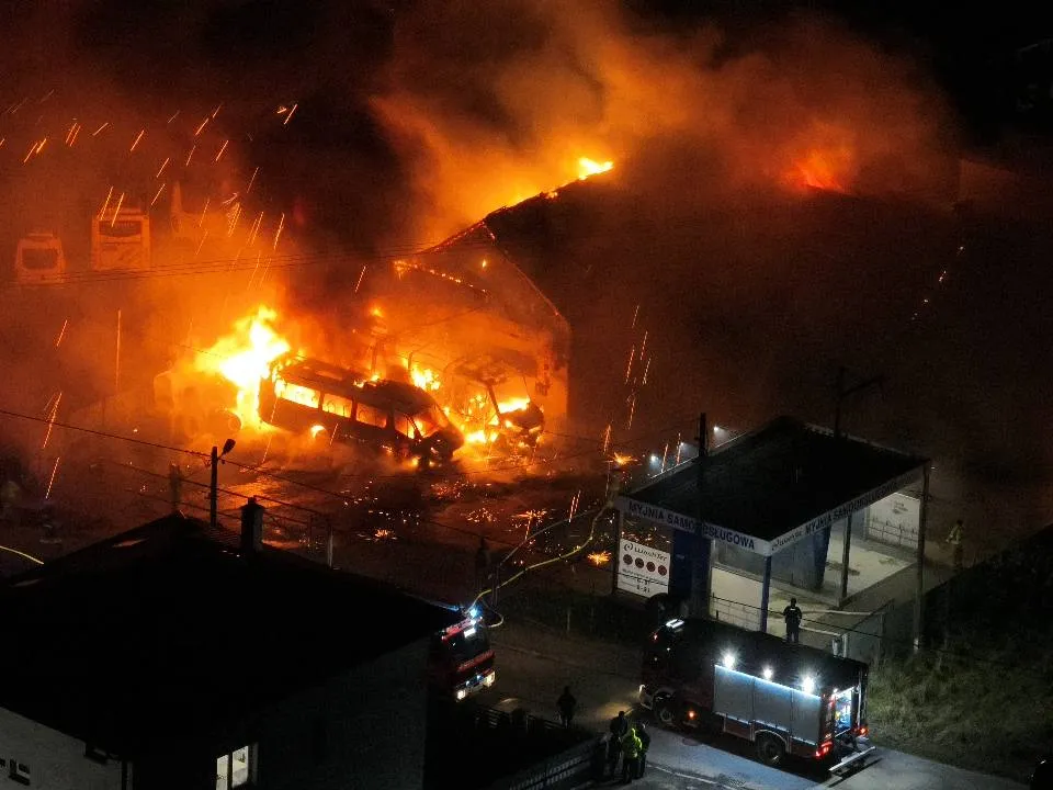 Duży pożar warsztatu w Skale. Ponad 80 strażaków w akcji