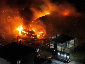 Duży pożar warsztatu w Skale. Ponad 80 strażaków w akcji