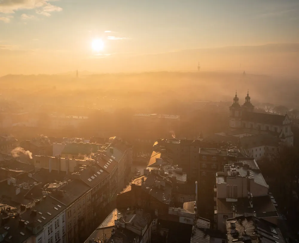 Pogoda w Małopolsce 7 listopada 2025 – chłodny poranek i słoneczny dzień. Prognoza dla miast