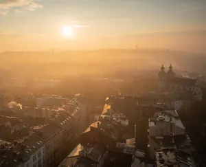 Pogoda w Małopolsce 7 listopada 2025 – chłodny poranek i słoneczny dzień. Prognoza dla miast