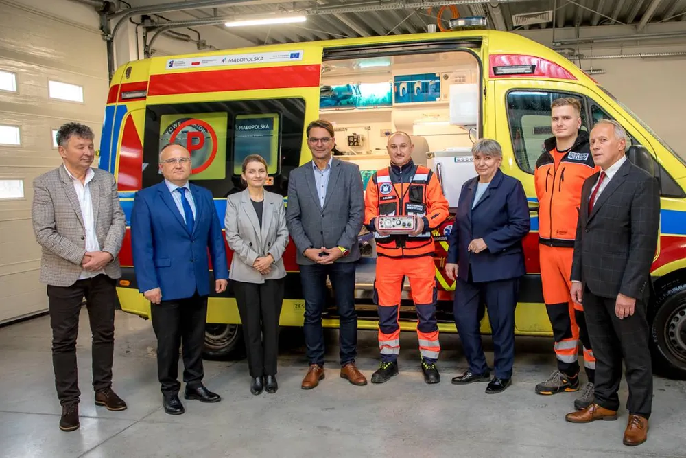 Przekazanie respiratora dla wielickiego zespołu ratownictwa medycznego