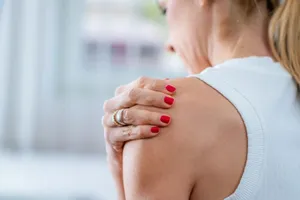 Zwyrodnienie stawu barkowego – metody łagodzenia bólu