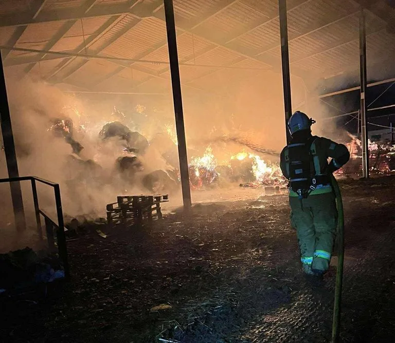 Ustalono sprawców gigantycznego pożaru stodoły koło Krakowa. To dwaj nastolatkowie...