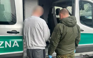 Groźny przestępca zatrzymany na lotnisku w Krakowie. Nie tak wyobrażał sobie powrót do Polski