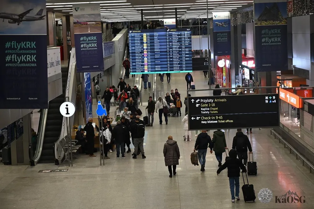 (Nie)zwykły weekend na lotnisku w Krakowie. W skrócie: rozbój, oszustwo i awantura w samolocie!