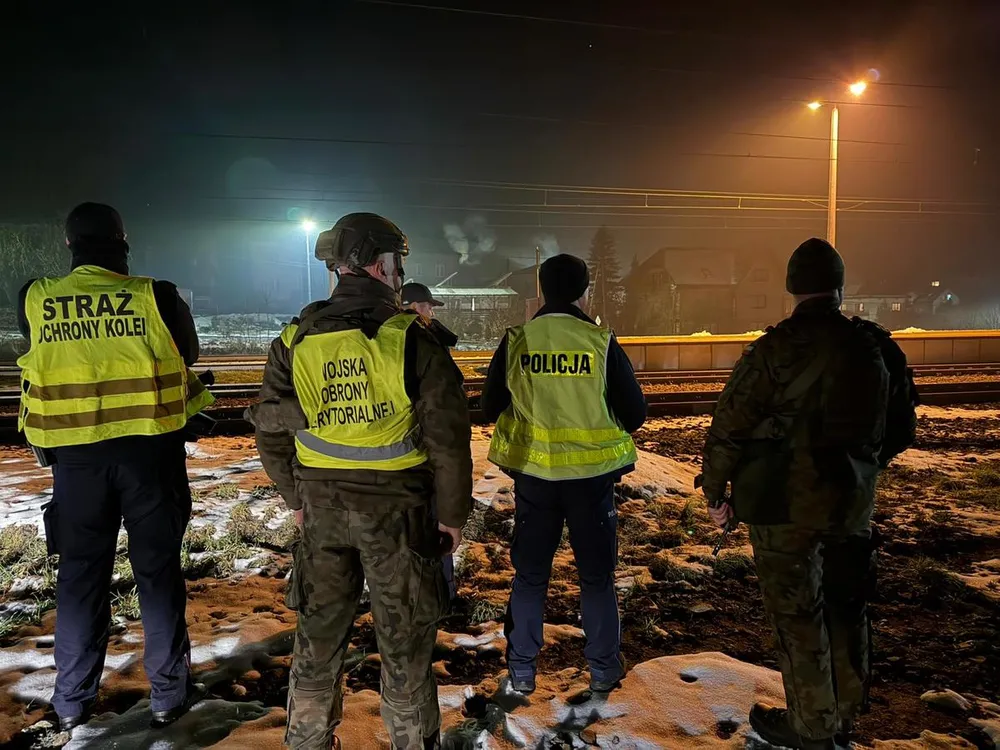 Wzmożone działania służb w związku z zagrożeniem na kolei