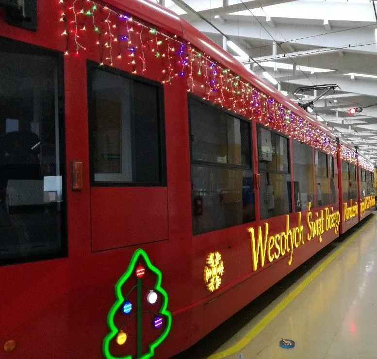 Św. Mikołaj zamiast śniegu pojedzie po torach. Magiczny tramwaj pełen prezentów ruszy 6 grudnia