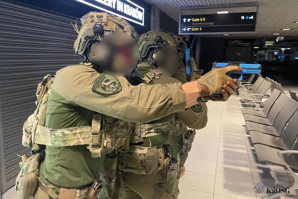 Poruszenie służb na lotnisku w Krakowie. Był w tym jednak konkretny cel