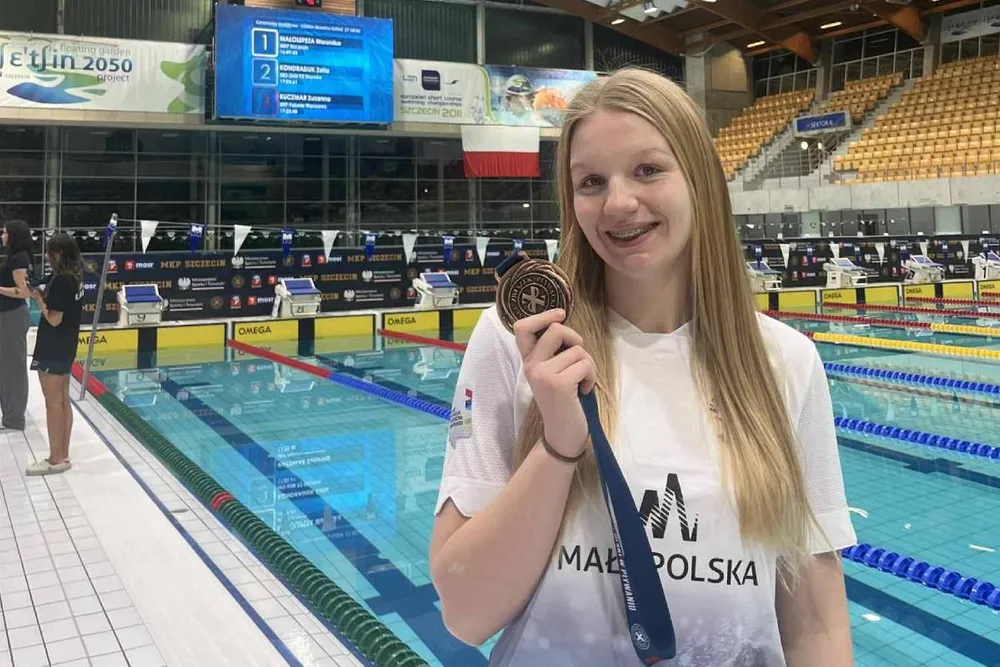 Brązowe medalistki z Suchej Beskidzkiej. Jedne z najlepszych pływaczek w Polsce