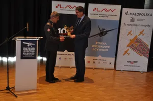 Niebo, które łączy pokolenia. 100 lat Lotniczej Akademii Wojskowej [FOTO]