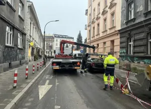 Poranny chaos w centrum Krakowa. Ul. Dolnych Młynów całkowicie zablokowana