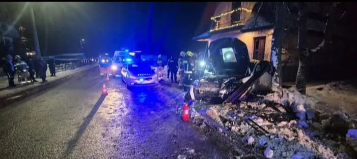 Poważny wypadek na Podhalu. Trzy osoby ranne, w tym dziecko