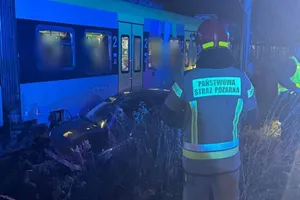Kolizja pociągu z samochodem w Tarnowie. Podróżowało 230 osób