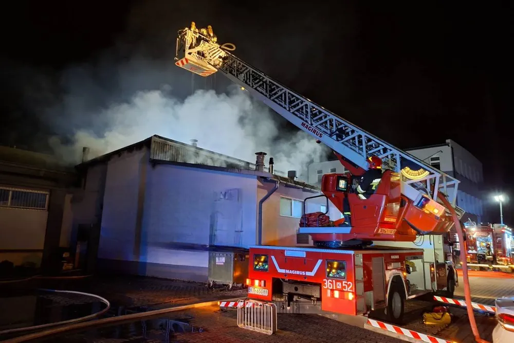 Pożar w Tarnowie. Na miejscu liczne działania straży [ZDJĘCIA]