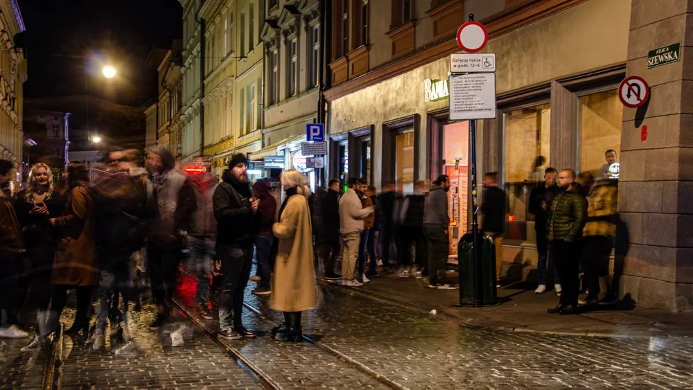 Spędzasz sylwestra w Krakowie? Zobacz czym i kiedy dojedziesz na imprezę