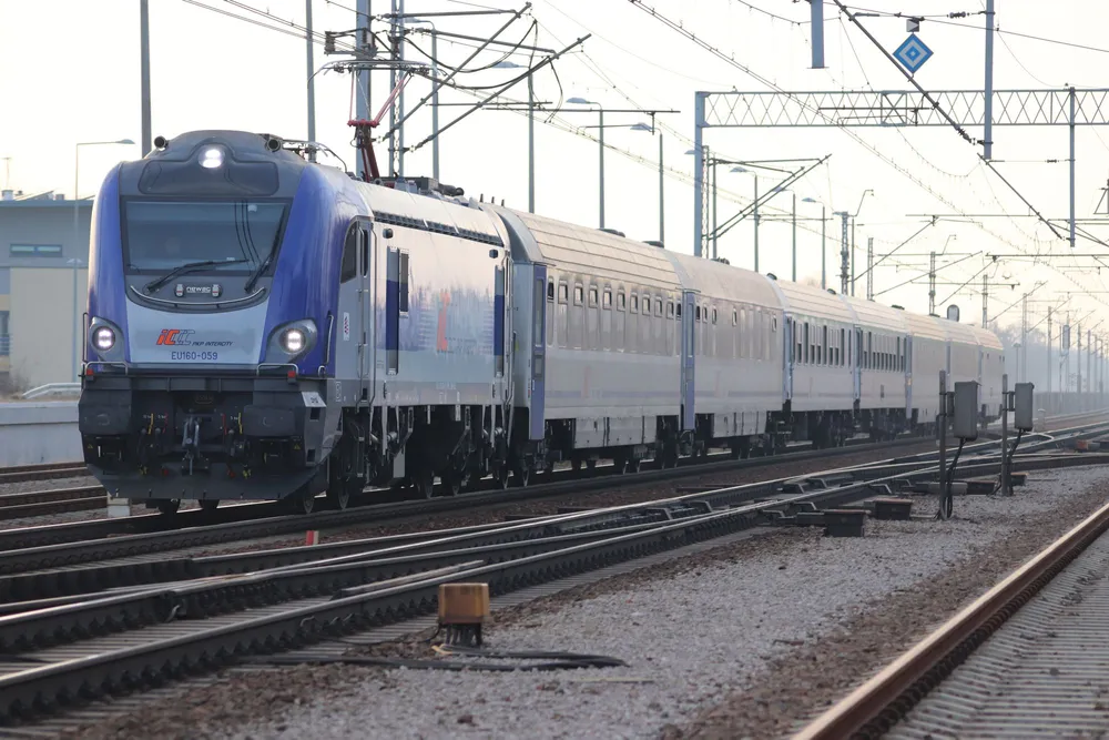 Niebezpieczny incydent na dworcu. Kobieta na wózku wypadła na peron