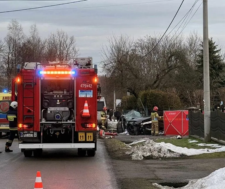 Koszmarny wypadek w Małopolsce. 21-latek nie żyje, 17-latka walczy o życie