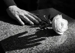 Pożegnaliśmy ich w 2025 roku. Znane osoby z Polski, świata i Małopolski