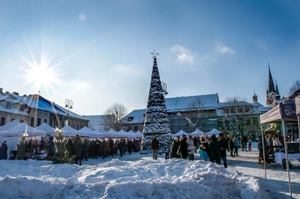 Grudniowe atrakcje w Myślenicach: choinki, kolędy i kiermasze