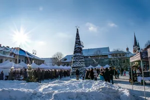 Grudniowe atrakcje w Myślenicach: choinki, kolędy i kiermasze