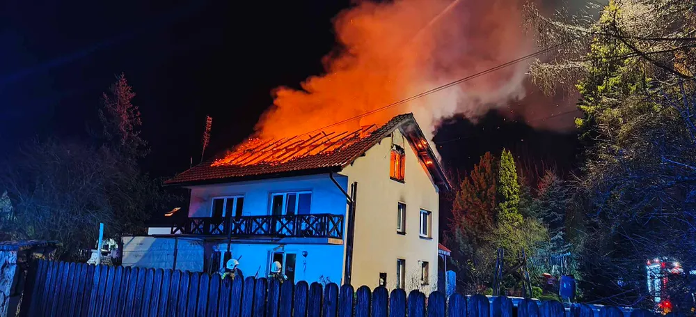 Plaga nocnych pożarów pod Krakowem. Tym razem płonął dom w Tenczynku