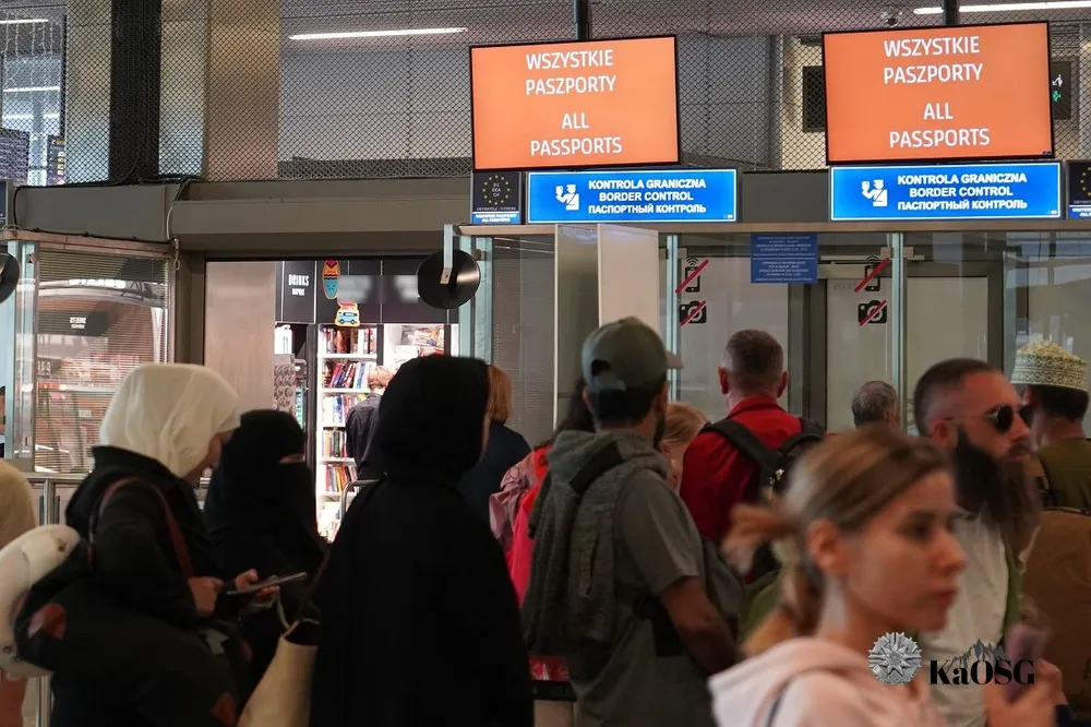 Fałszywe wizy na lotnisku w Krakowie. Czterem Pakistańczykom odmówiono wjazdu