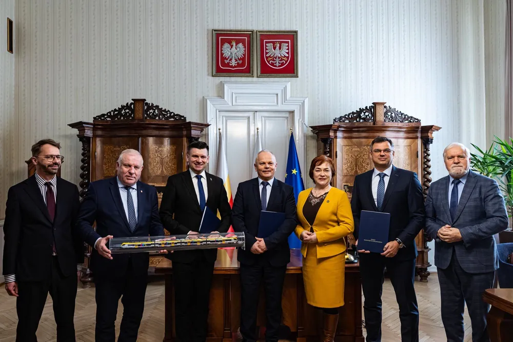 383 mln zł na nowe pociągi dla Małopolski. "Efekt konsekwentnych działań"