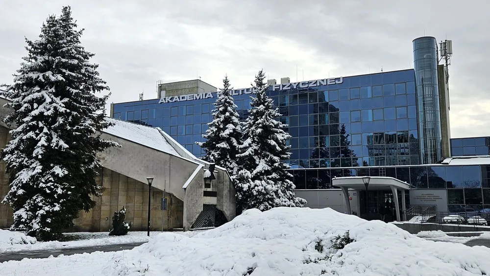 Rektor krakowskiej uczelni z zarzutami w wątku "Collegium Humanum". Uczelnia informuje o zawieszeniu