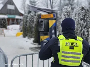 Huk i dym w Murzasichlu. Akcja policji przy kompleksie narciarskim