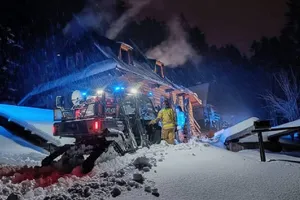 Pożar poddasza budynku mieszkalnego w Zakopanem. Liczne działania straży