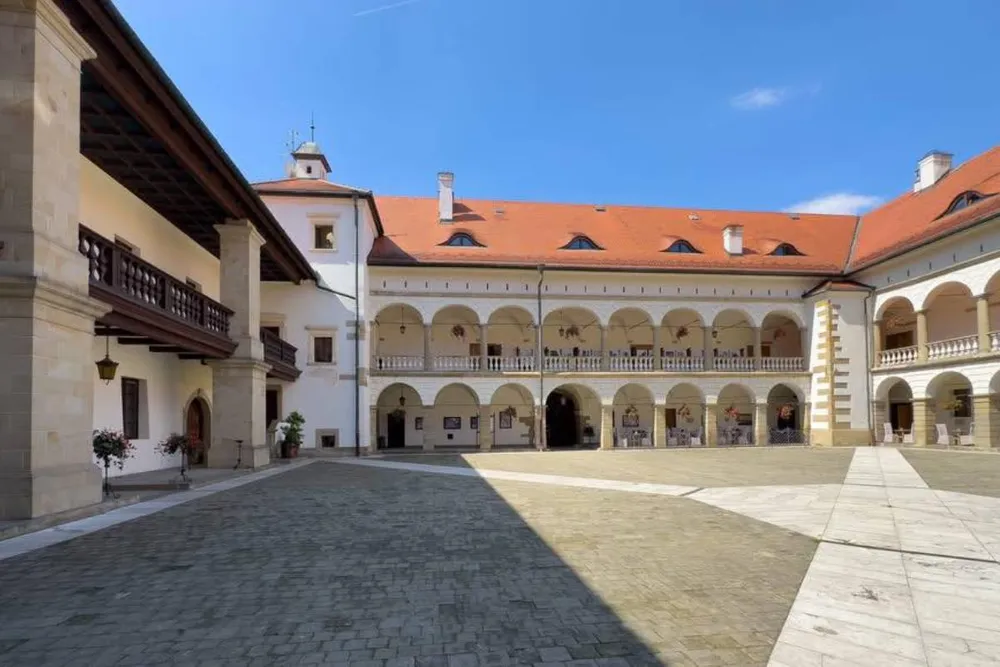 Salon Czwartkowy w Niepołomicach. Spotkanie z Stanisławem Kracikiem w Zamku Królewskim