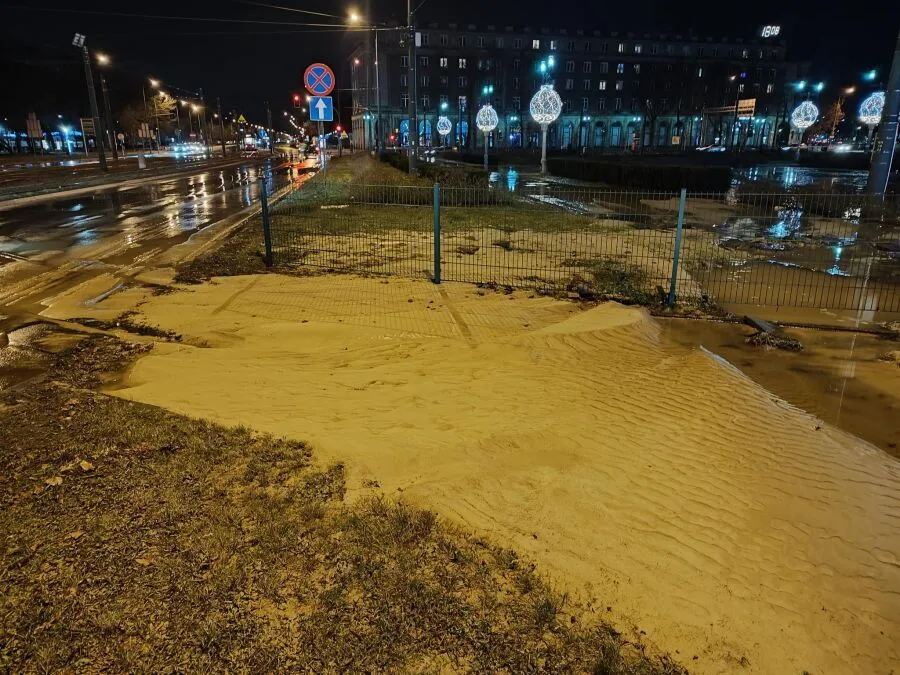 Nowa Huta bez tramwajów. Wyrwa na Placu Centralnym (Reagana)