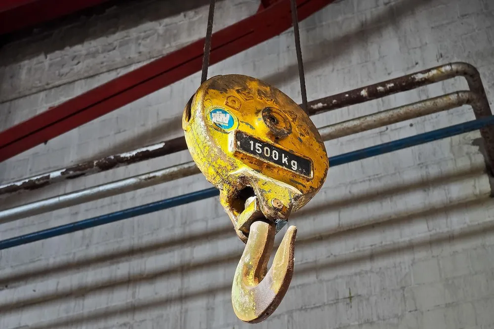 35-latek przygnieciony przez element maszyny. Dramatyczna akcja w Tarnowie