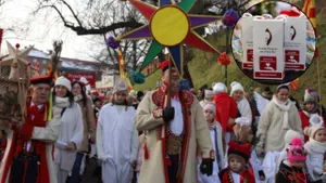 Orszak Trzech Króli i wspólne kolędowanie. Świąteczne wydarzenia w centrum Krakowa