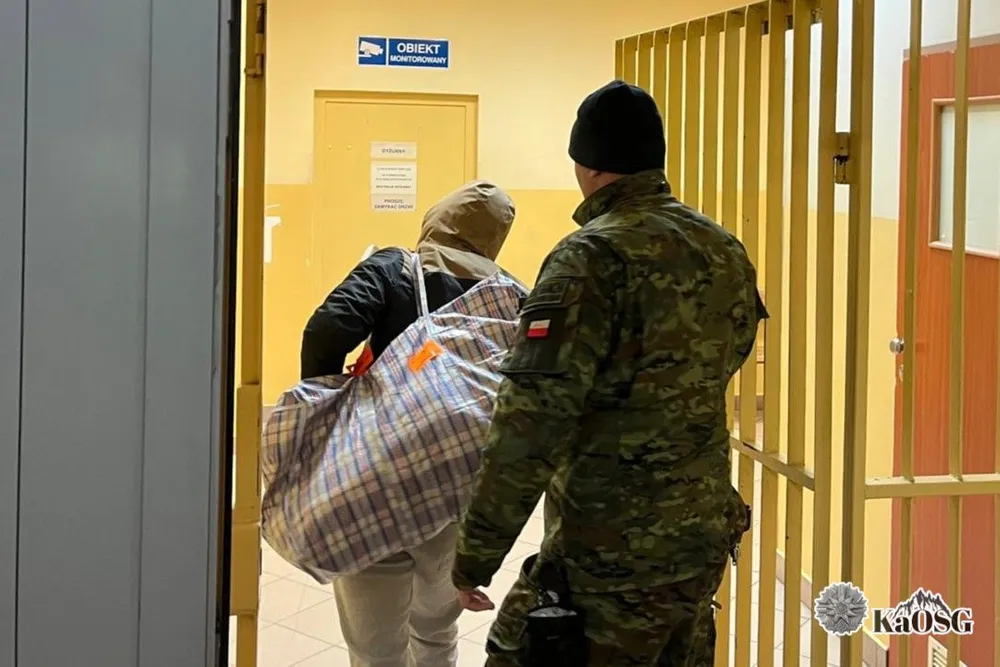 Szukała ich policja z całej Polski. Wpadli na lotnisku w Krakowie