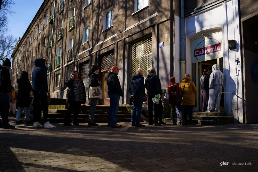 Ta cukiernia zachwyca Kraków od 50 lat. Dzisiaj kolejka ciągnie się po horyzont [BYLIŚMY NA MIEJSCU]