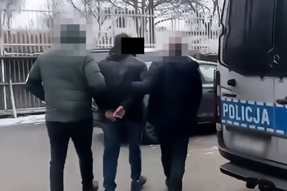 CBŚP zabezpieczyło w Wieliczce tysiące podrobionych banknotów. Jedna osoba w areszcie [WIDEO]