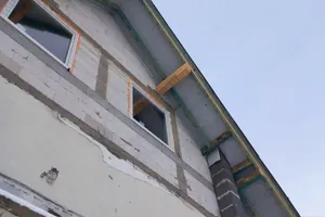 Pożar pod Suchą Beskidzką zniszczył ich dom. Możesz pomóc poszkodowanej rodzinie