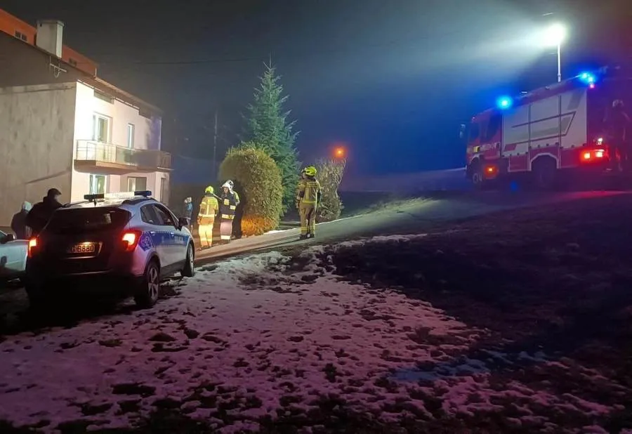 Iskry na ścianie domu. Błyskawiczna reakcja patrolu z Proszowic