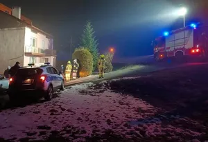 Iskry na ścianie domu. Błyskawiczna reakcja patrolu z Proszowic