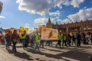 Setki osób na marszu w Krakowie. Protest przeciw S7 i apel o uczciwe zasady
